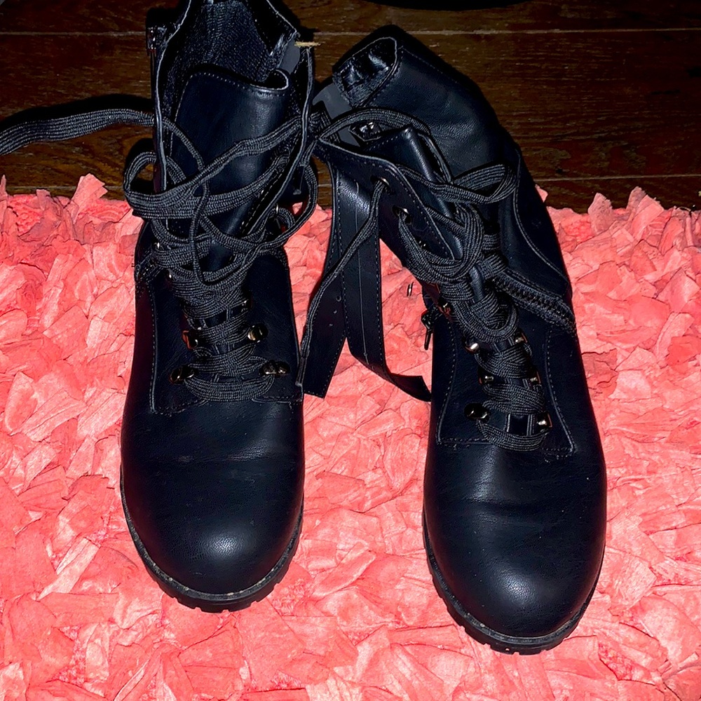 PRETTEE GIRLS BOOTS😍